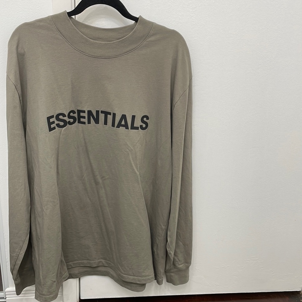 ESSENTIALS long sleeve in color taupe/grey